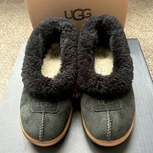 UGG slippers size 9, good condition